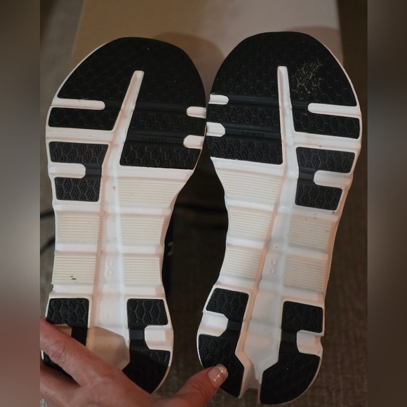 On Cloud cloudrunner 2 sz8.5W women OBO - Picture 9 of 9